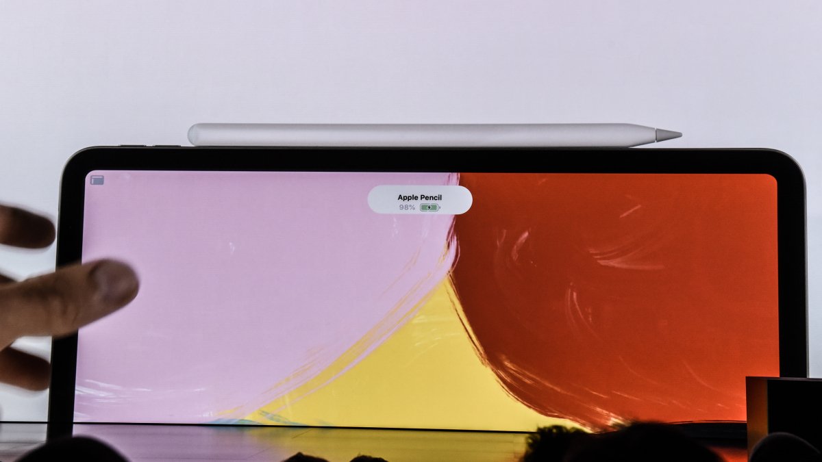 Com o lançamento do novo iPad Pro de $2,300, a Apple demonstra sua expertise em inovação para um público seleto.