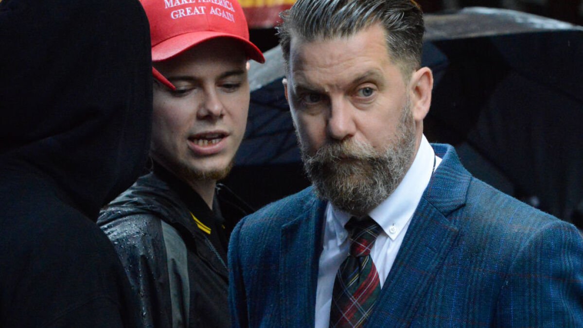 O Facebook proíbe o grupo de extrema-direita Proud Boys e seu fundador Gavin McInnes.