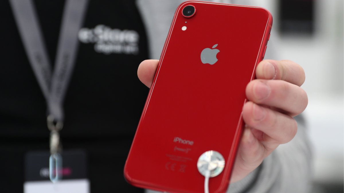 A empresa Apple já não possui um valor de mercado de 1 trilhão de dólares.