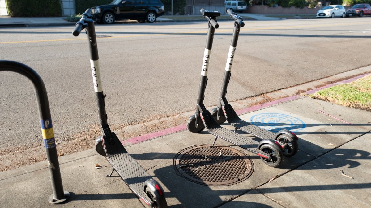 Bird permitirá que você se queixe sobre o estacionamento inadequado de e-scooters.