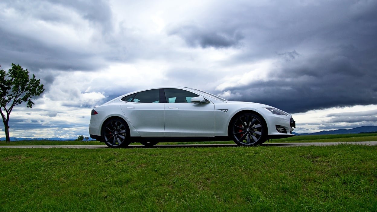 Car heist video reminds Tesla owners that relay attacks are still a thing